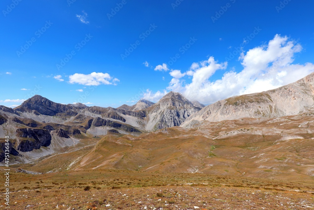 Obraz premium Wide panorama of italian mountains called Appennini