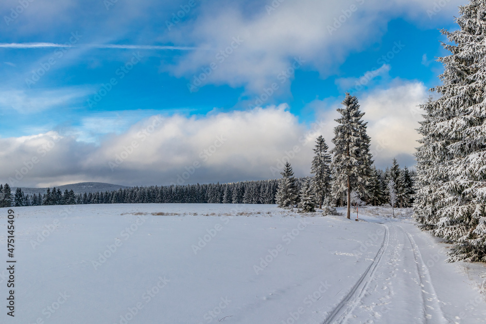 Erste Winterwanderung auf dem Rennsteig bei schönstem Sonnenuntergang - Deutschland