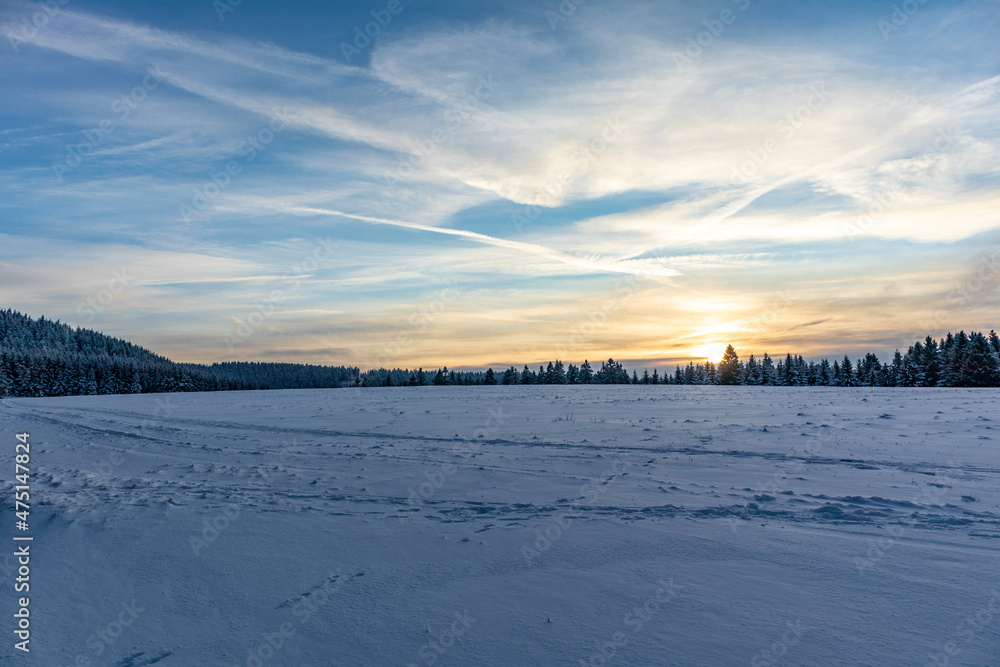 Erste Winterwanderung auf dem Rennsteig bei schönstem Sonnenuntergang - Deutschland
