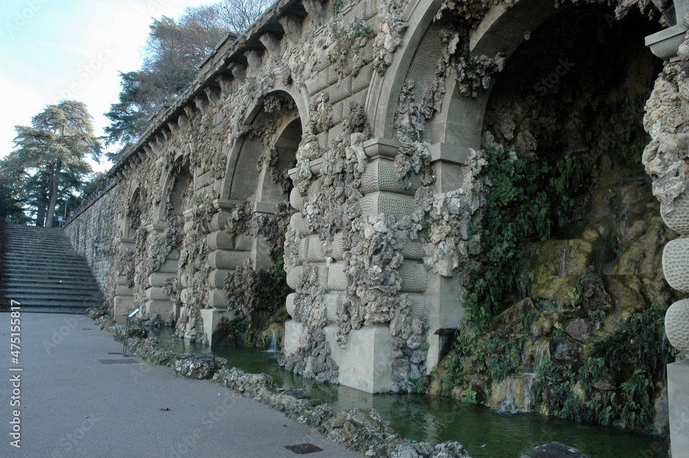 Le rampe del Poggi . Costruita nel 185 dall'arch. Poggi  , sono rampe per facilitare la salita a piedi al piazzale Michelangelo .All'interno ci sono delle cascate di acqua