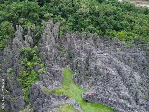 Balocci Stone Park is located in Balleanging, South Sulawesi, Indonesia. This area is an exokarst hilly area with a steep topography. Including the Tonasa formation which was 50-15 million years ago.