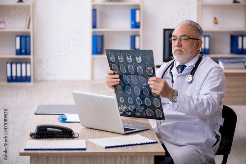 Old male doctor radiologist working in the clinic © Elnur