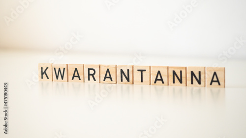 Kwarantanna - napis z drewnianych kostek, covid 19, 
