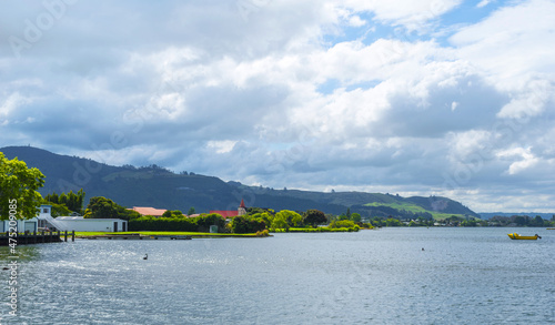 Obraz na płótnie Panoramic View of Lake Rotorua New Zealand, Bay of Plenty Region, North Island during Calm Day w salonie