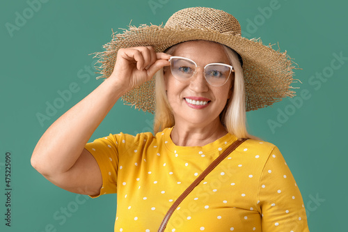 Mature woman in straw hat w...