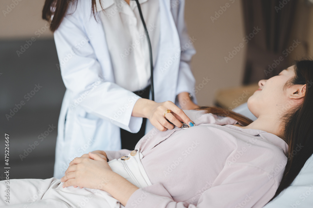 Female doctor wearing a stethoscope examines the patient's condition. concept of symptomatic treatment Health care in the hospital. Female doctor wearing a stethoscope examines the patient's condition. concept of symptomatic treatment Health care in the hospital.