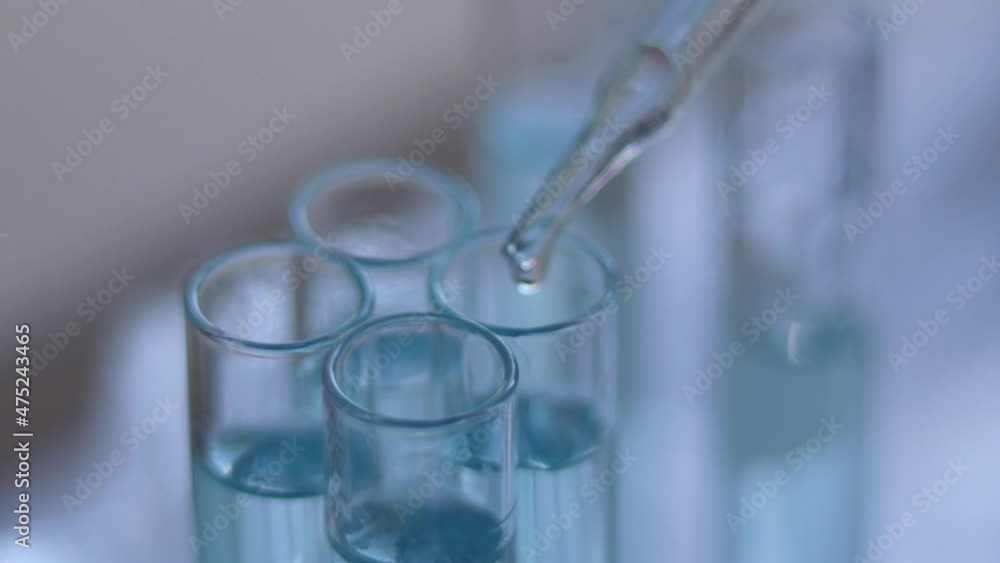 DNA analysis carefully drips the solution from the pipette into glass . DNA analysis carefully drips the solution from the pipette into glass .