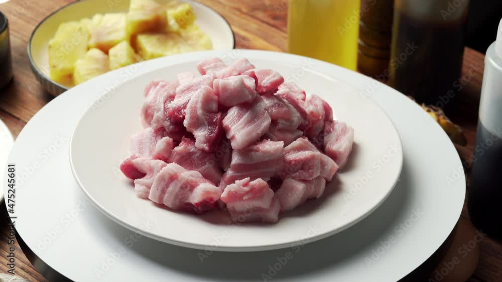 Chinese special Cantonese cuisine pineapple sweet and sour pork production and ingredients Chinese special Cantonese cuisine pineapple sweet and sour pork production and ingredients