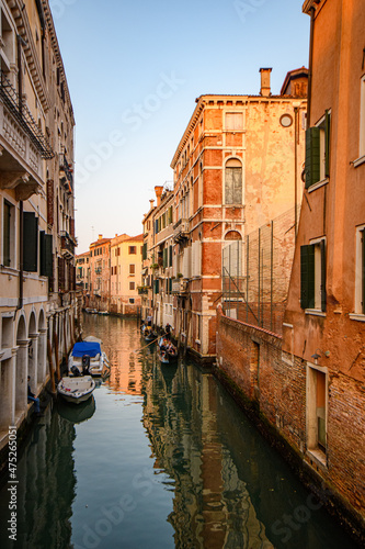 Wallpaper Mural Boats Torontodigital.ca