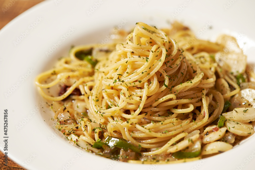 spaghetti with pesto sauce