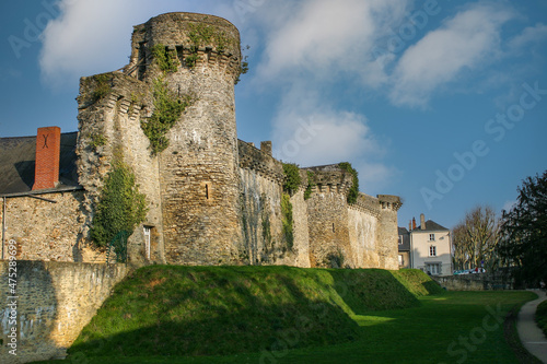 Remparts de Laval, la tour Belot-Oissel
