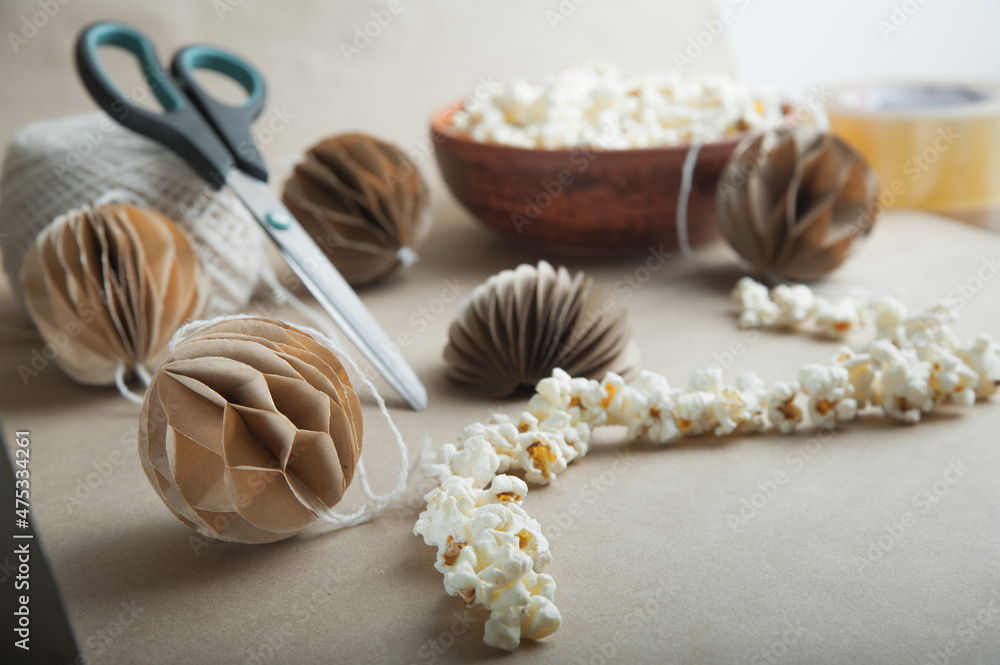 DIY Scandinavian Nordic Craft Paper Christmas Balls and garland of popcorn. Eco friendly New Year from handmade decor... DIY Scandinavian Nordic Craft Paper Christmas Balls and garland of popcorn. Eco friendly New Year from handmade decor...