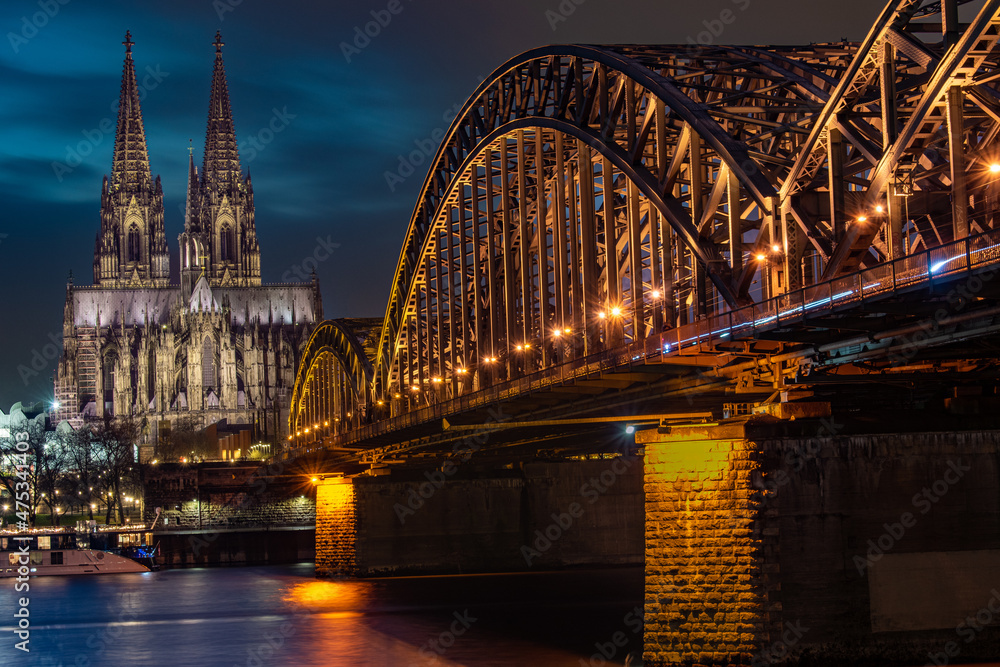 Fototapeta premium cologne cathedral at night