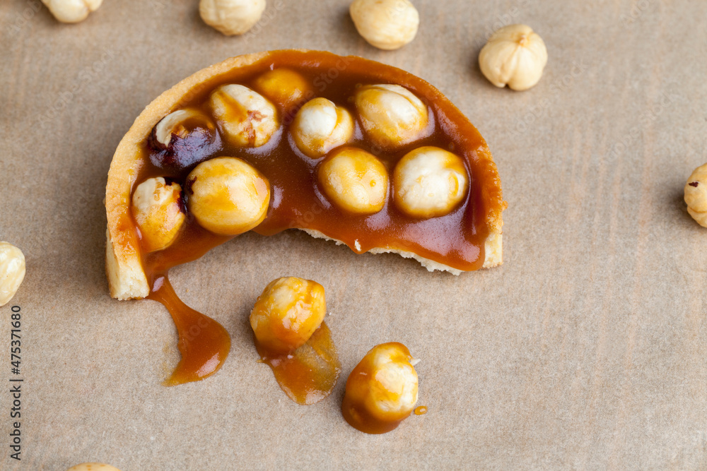 tartlet with salted caramel and hazelnuts