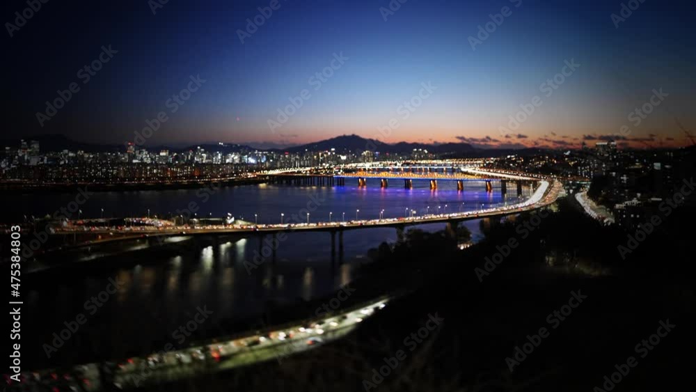 서울(seoul)의 야경(night view), 아름다운 한강(han river), 일몰(sunset)이 아름다운 서울, 한강의 다리(bridge), 서울 퇴근 교통(traffic), 매직아워(magic hour)의 서울 하늘(skyline)
서울(seoul)의 야경(night view), 아름다운 한강(han river), 일몰(sunset)이 아름다운 서울, 한강의 다리(bridge), 서울 퇴근 교통(traffic), 매직아워(magic hour)의 서울 하늘(skyline)