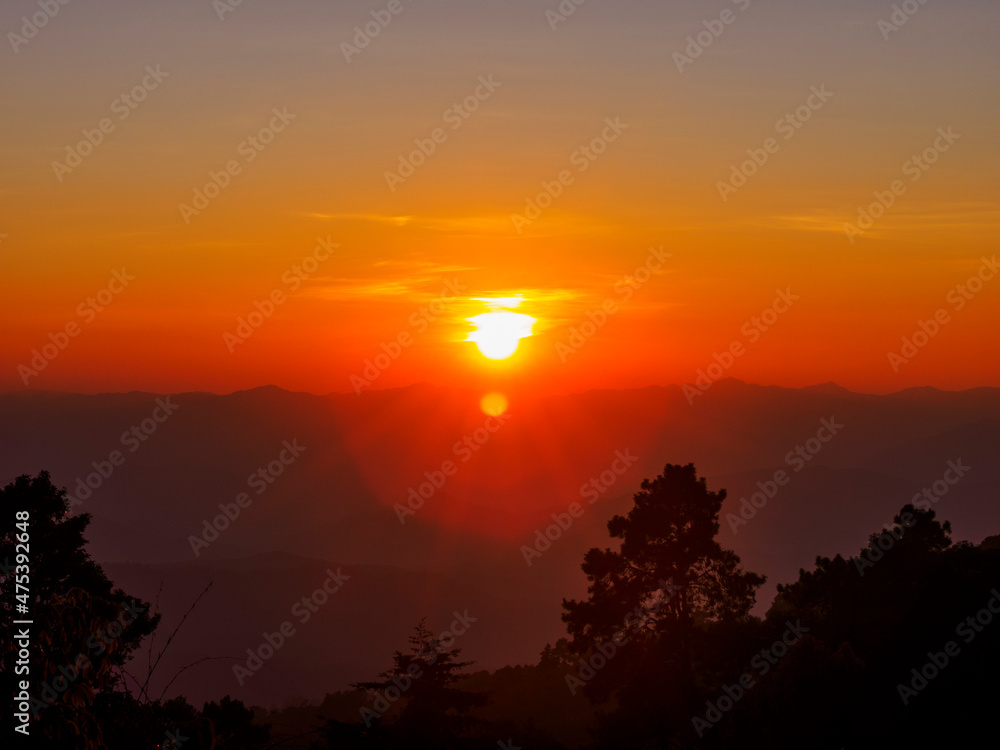 Obraz premium sunset in sky clouds and mountain background