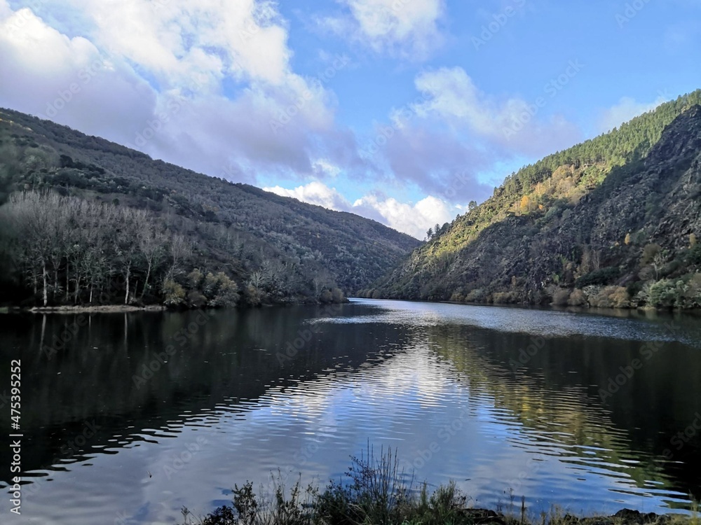 Confluencia de los ríos Lor y Sil en Quiroga, Galicia