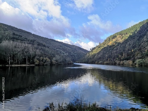 Confluencia de los ríos Lor y Sil en Quiroga, Galicia