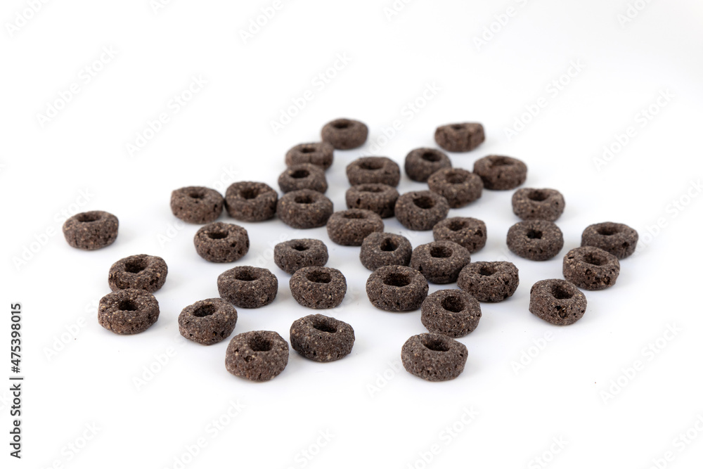 Naklejka premium heap cereal rings isolated on white background