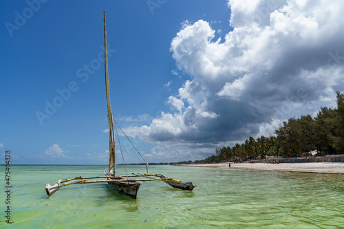 Fototapeta Naklejka Na Ścianę i Meble -  Zanzibar tradycyjna łódź ngalawa