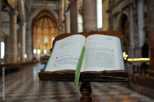 Biblia w kościele w Weronie