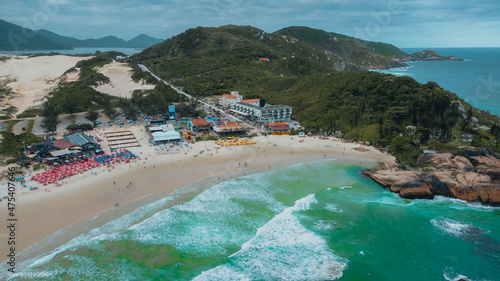 Praia da Joaquina Florianópolis Brasil Ilha Cenário Tropical América do Sul Árvores Areia Verde Azul photo