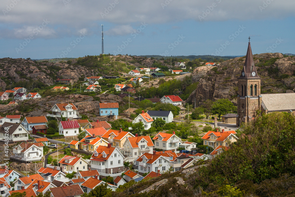 Sweden, Bohuslan, Fjallbacka, elevated town view from the Vetteberget cliff