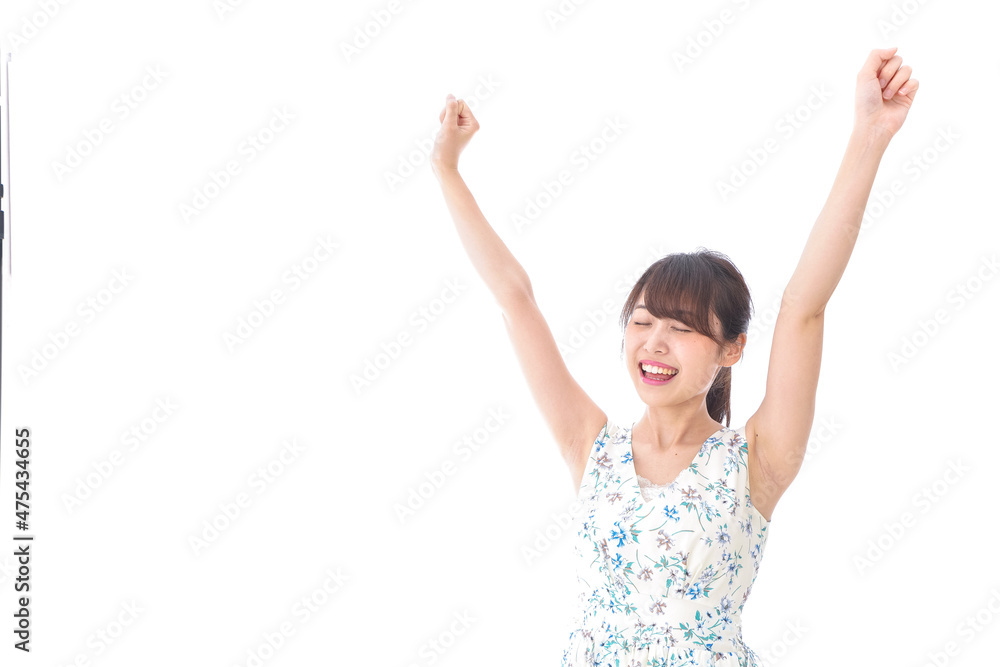 リフレッシュをする若い女性 リフレッシュをする若い女性