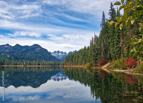 Fototapeta Naklejka Na Ścianę i Meble -  Cooper Lake in the Central Washington Cascade Mountains.