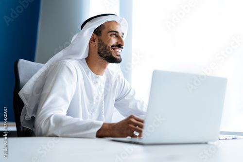 Photography Handsome man with dish dasha working in his business office of Dubai