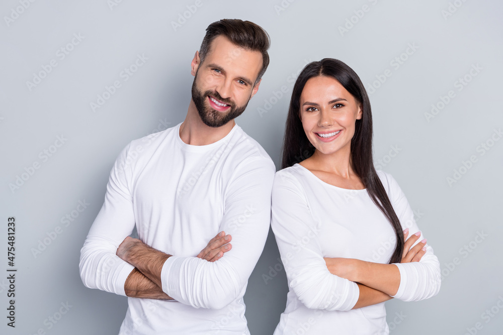 Photo of pretty attractive sister brother wear white shirts arms crossed isolated grey color background Photo of pretty attractive sister brother wear white shirts arms crossed isolated grey color background