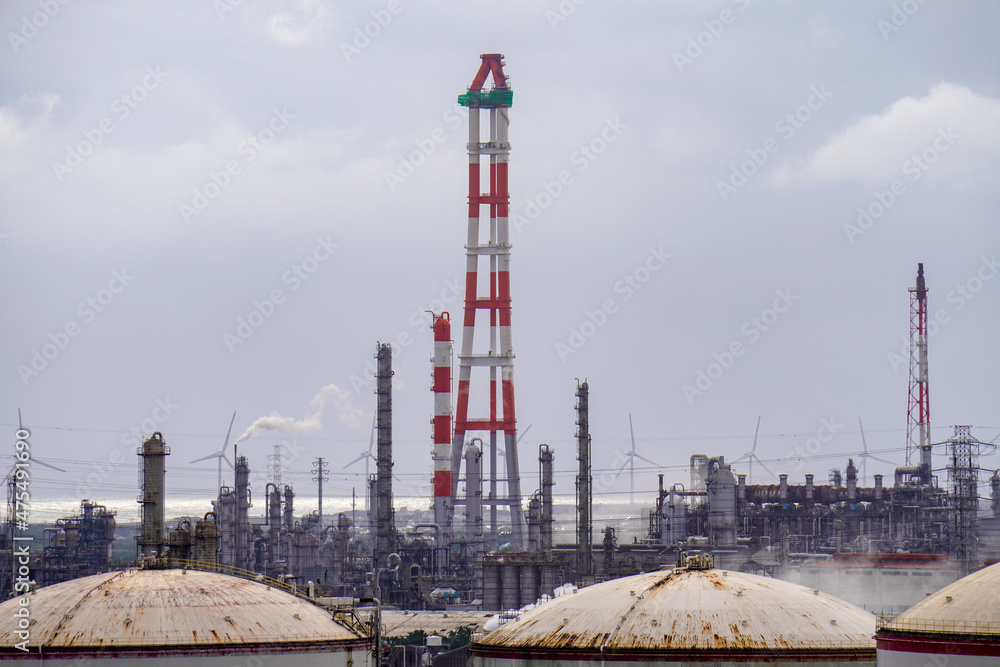 港公園の展望塔から鹿島臨海工業地帯の石油コンビナートを俯瞰（茨城県神栖市）