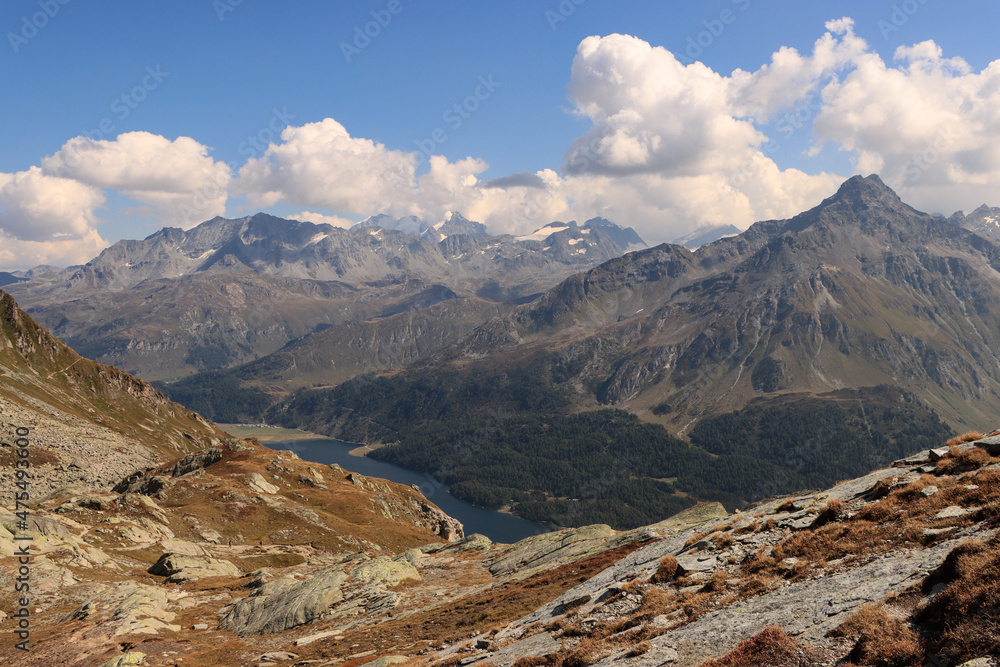Traumhaftes Alpenpanorama vom Lunghinsee; blick über den Silsersee auf die Berninagruppe Traumhaftes Alpenpanorama vom Lunghinsee; blick über den Silsersee auf die Berninagruppe