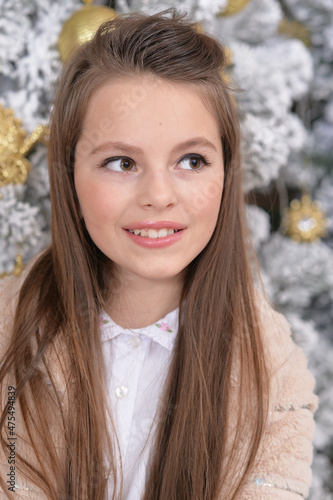 beautiful  girl  near Christmas tree © aletia2011