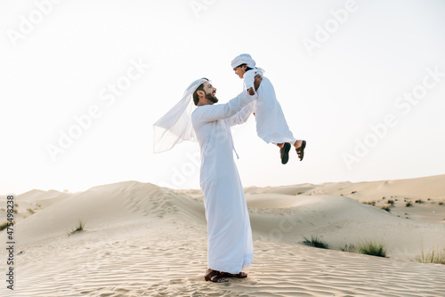 Canvas Print Father and son spending time in the desert on a safari day