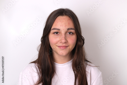 фотографія Portrait of authentic cute teenage girl without makeup on light background