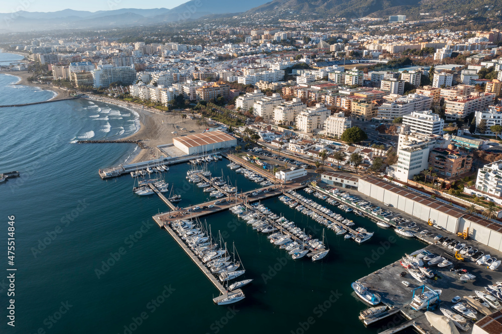 vista de aérea del puerto pesquero Marbella, Andalucía