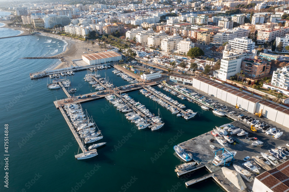 vista de aérea del puerto pesquero Marbella, Andalucía