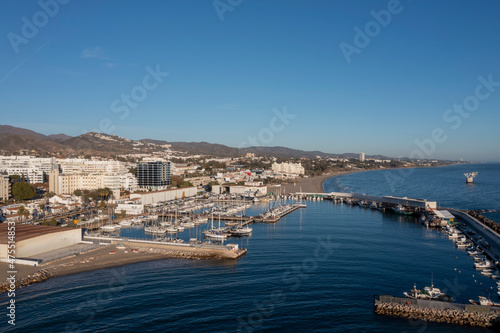Fototapeta Naklejka Na Ścianę i Meble -  vista de aérea del puerto pesquero Marbella, Andalucía