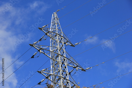 送電鉄塔の上部