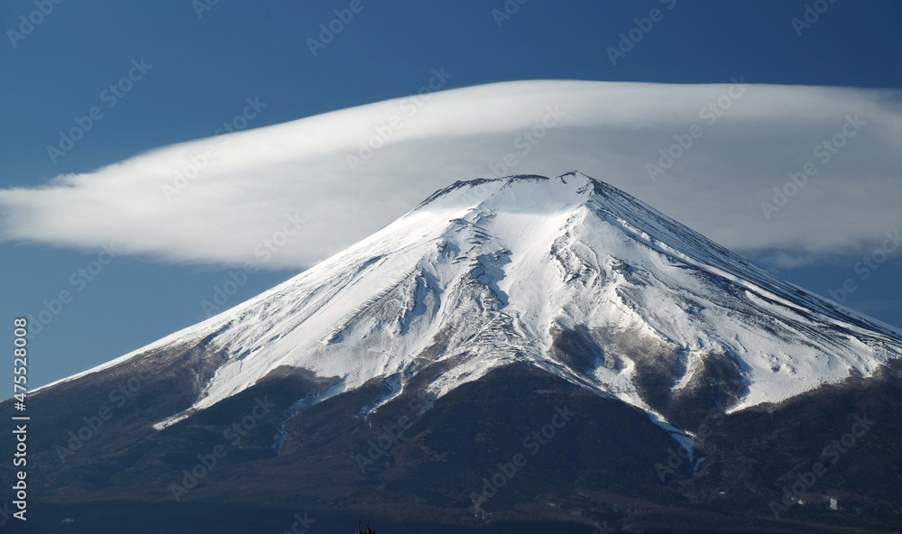 世界遺産 富士山にかかる笠雲の風景 世界遺産 富士山にかかる笠雲の風景