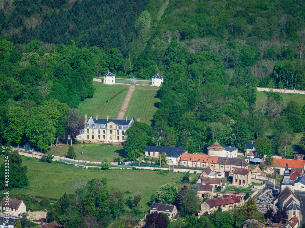 vue aérienne du château de Tosny dans l'Eure en France