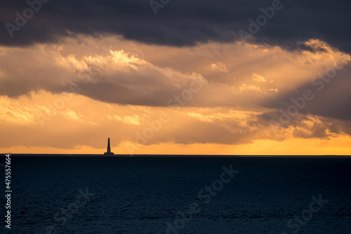 Rayons au coucher du soleil sur le phare de Cordouan au dessus de l'ocean, Royan, Charente Maritime © FRTimelapse (Romain)