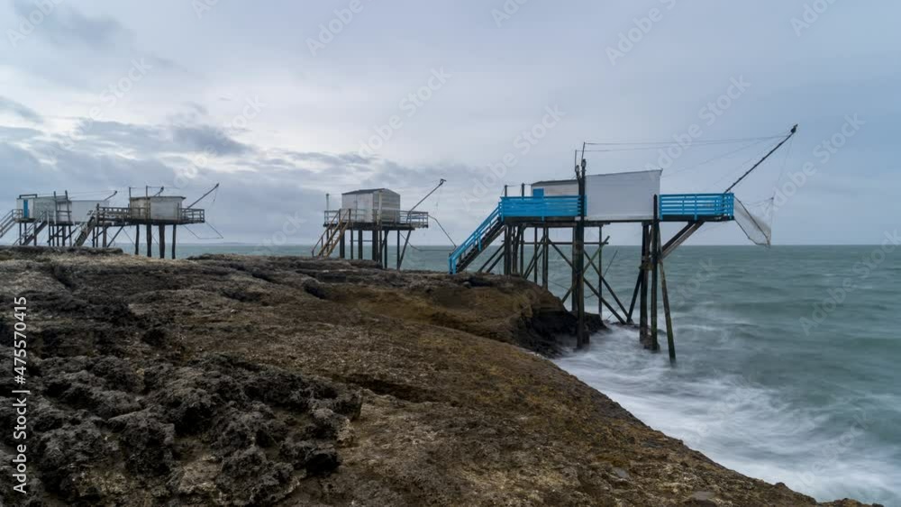 Timelapse des vagues sur les Carrelets du Puits de l'Auture, Royan, France Timelapse des vagues sur les Carrelets du Puits de l'Auture, Royan, France