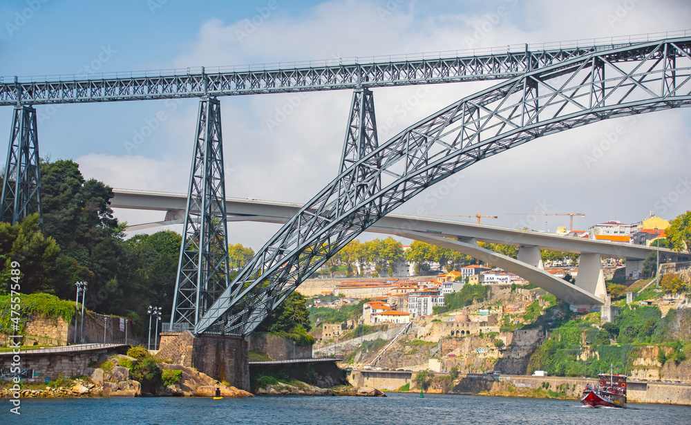 Fachwerk-Bogenbrücke , Metallbrücke Porto am Rio Douro, Küstenstadt Portugals, Brücken, Portwein, Altstadt mittelalterlichen Viertel Ribeira, cais da ribeira porto Flussufer, Douro, Atlantik Fachwerk-Bogenbrücke , Metallbrücke Porto am Rio Douro, Küstenstadt Portugals, Brücken, Portwein, Altstadt mittelalterlichen Viertel Ribeira, cais da ribeira porto Flussufer, Douro, Atlantik