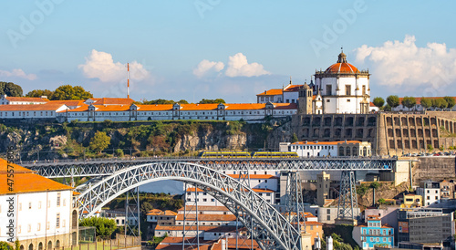 Ponte Dom Luís I, Fachwerk-Bogenbrücke , Metallbrücke Porto am Rio Douro, Küstenstadt Portugals, Brücken, Portwein, Altstadt mittelalterlichen Viertel Ribeira, Douro Flussufer
