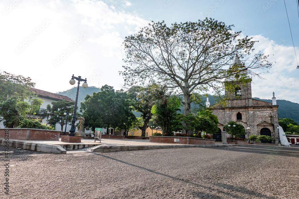 Obraz premium Honda is a Colombian municipality located in the north of the department of Tolima, in the interior of the country. It is part of the Network of heritage peoples of Colombia