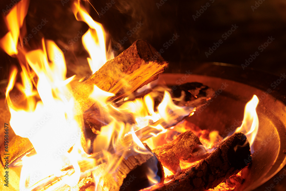 Fototapeta premium 2021-12-06, GER, Bayern: Lagerfeuer, Feuer, Wärme