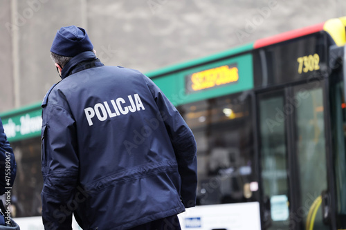 Mobilny punkt szczepień na covid19 dla policjantów we Wrocławiu. 