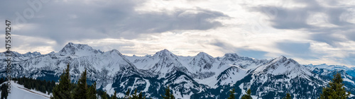 Winterpanorama zentrale Tannheimer Berge vom Schönkahler © Gerhard